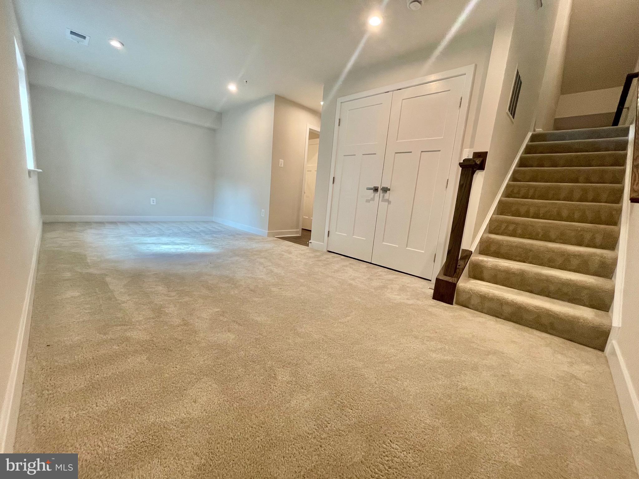 MONTGOMERY VILLAGE - Residential Lease