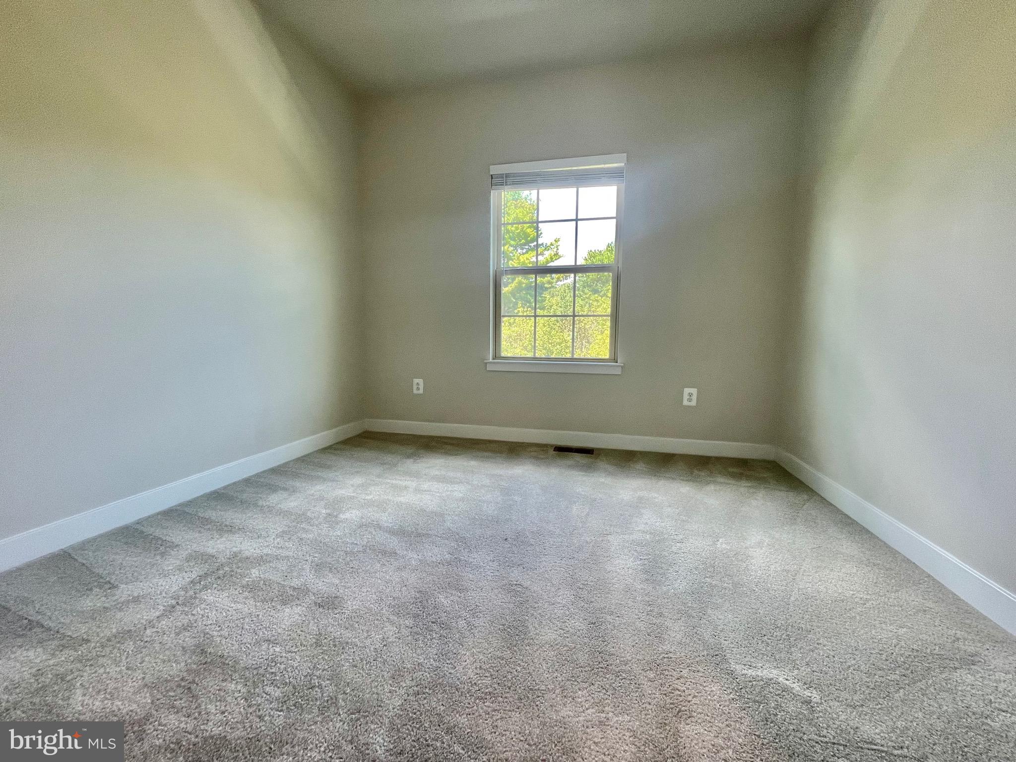 MONTGOMERY VILLAGE - Residential Lease