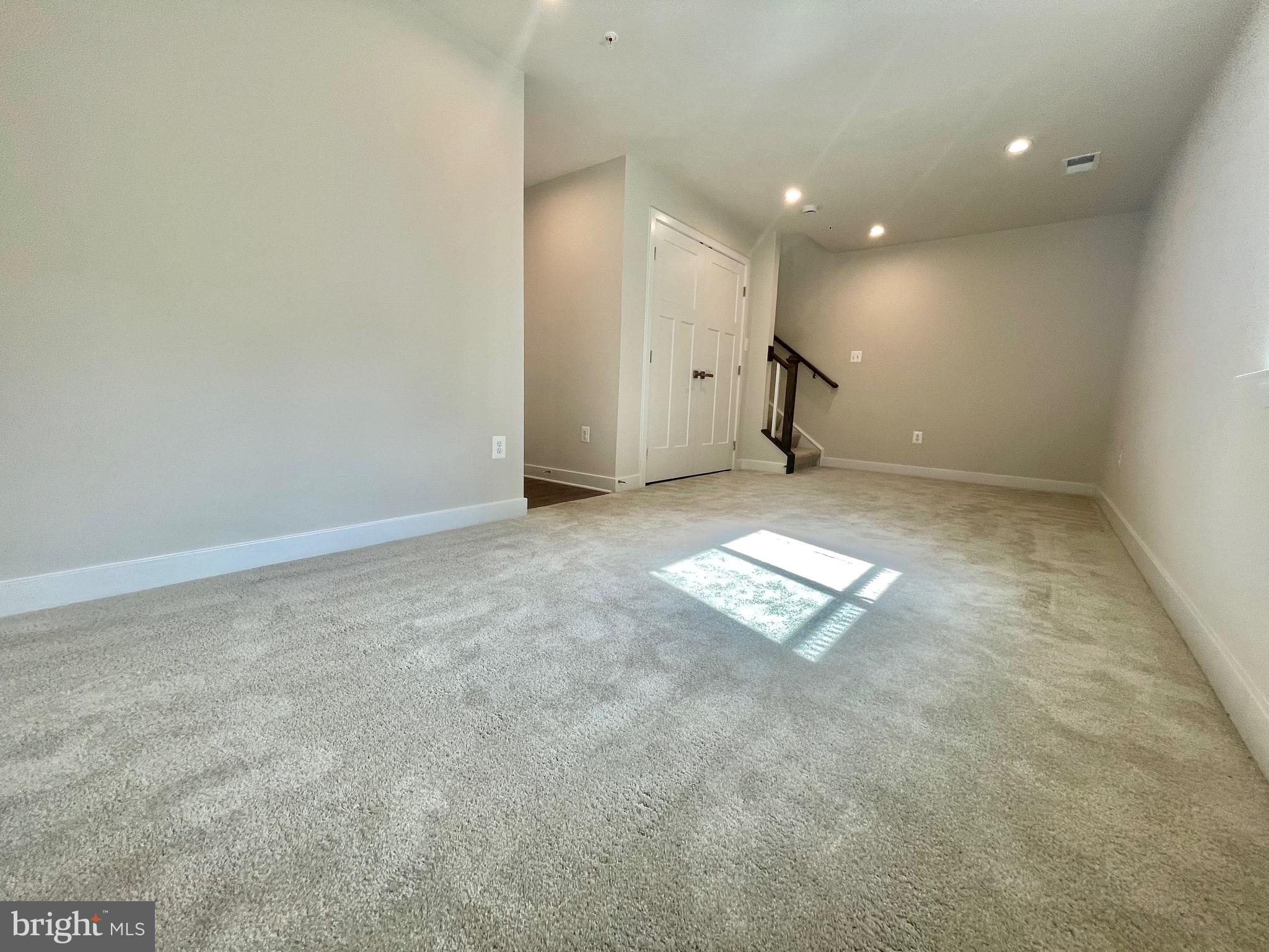 MONTGOMERY VILLAGE - Residential Lease