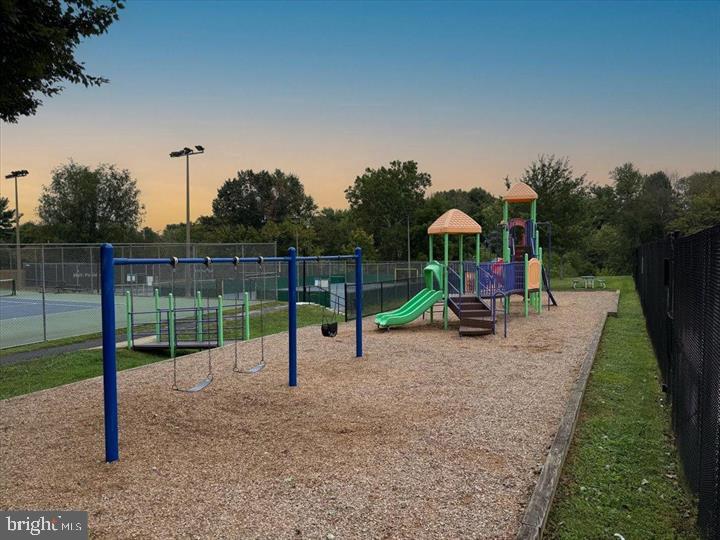 MONTGOMERY VILLAGE - Residential Lease