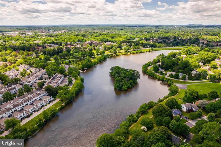 MONTGOMERY VILLAGE - Residential Lease