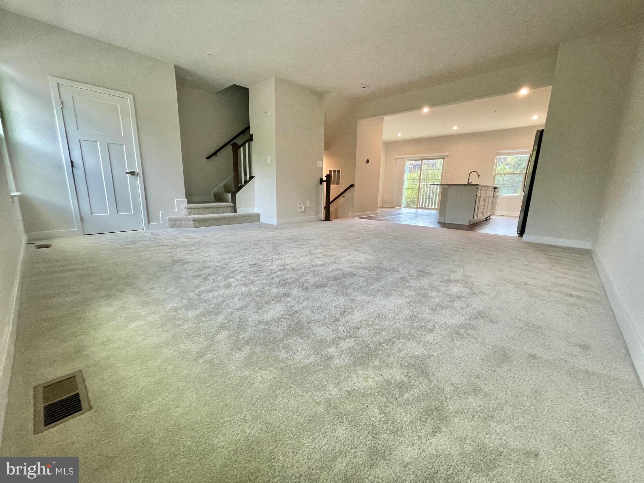 MONTGOMERY VILLAGE - Residential Lease