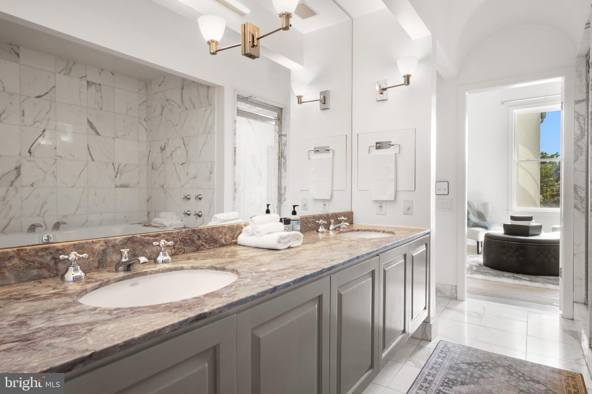 SOCIETY HILL - Residential