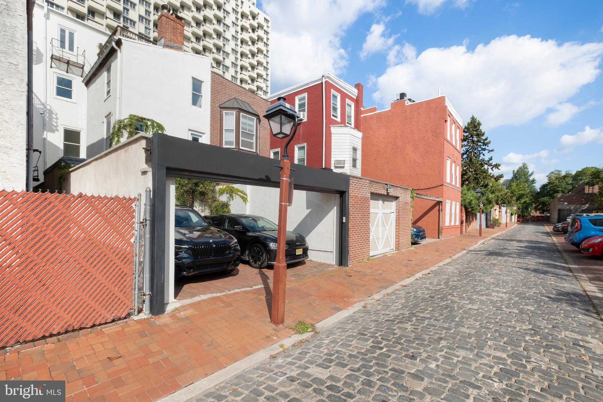 SOCIETY HILL - Residential