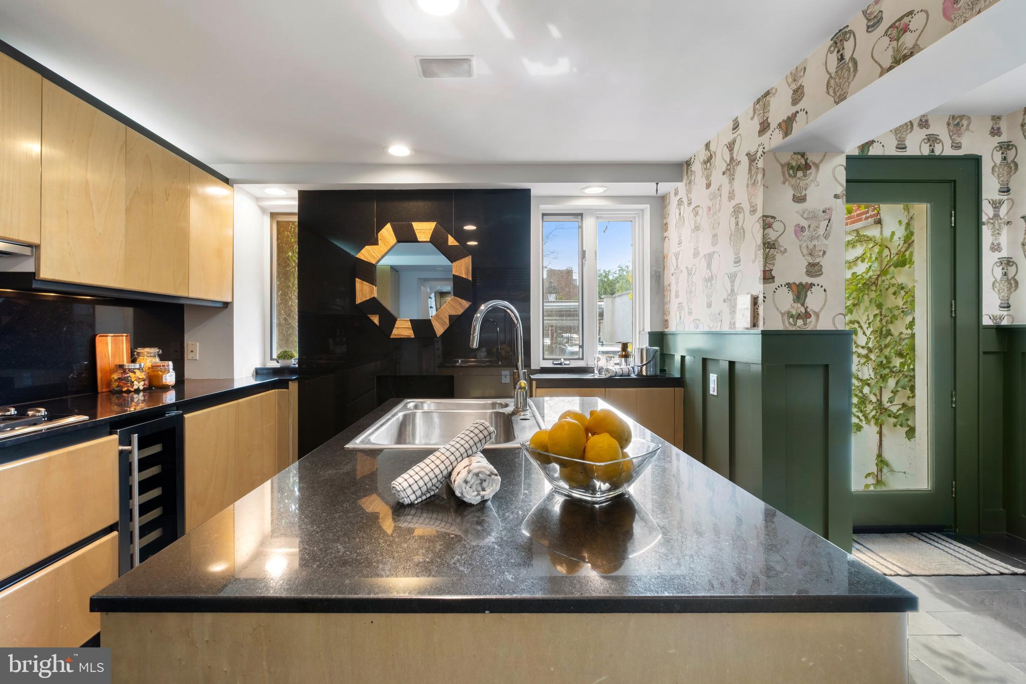 SOCIETY HILL - Residential