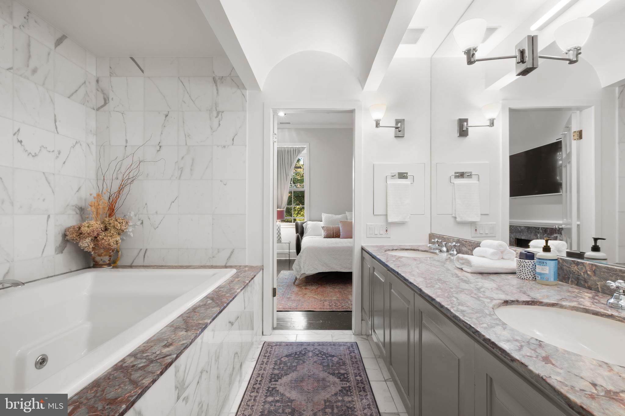 SOCIETY HILL - Residential