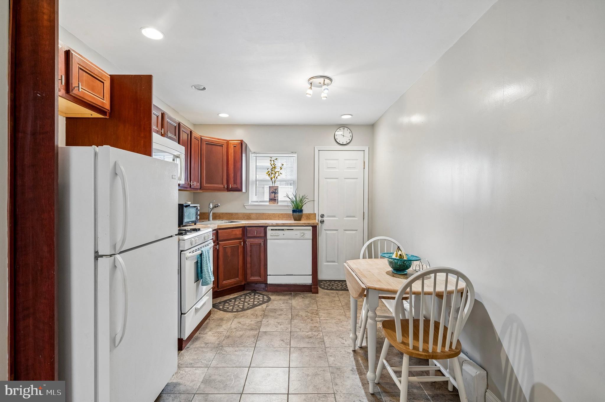 GIRARD ESTATES - Residential