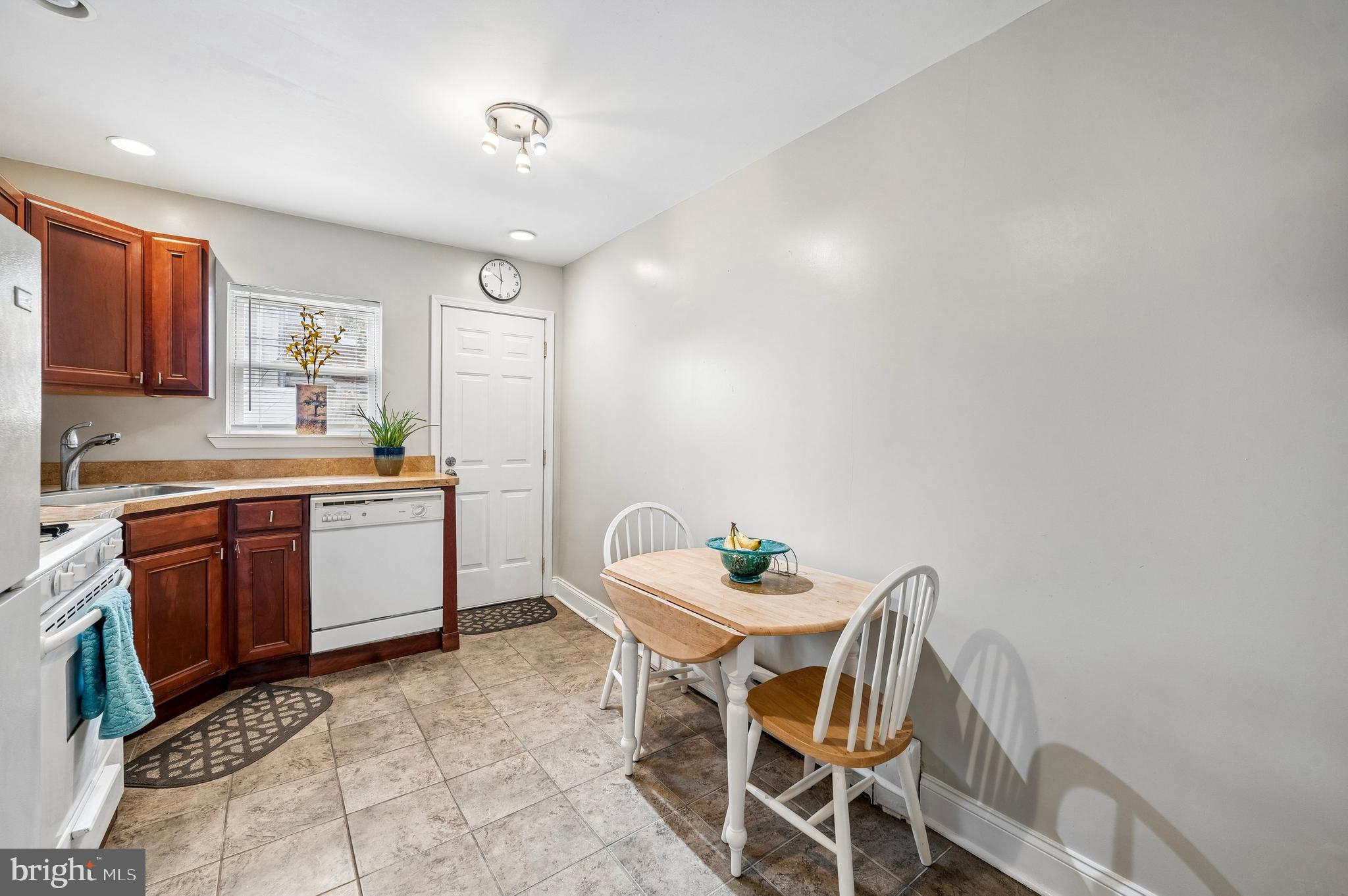 GIRARD ESTATES - Residential