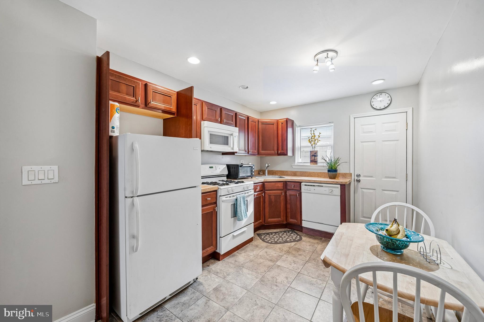 GIRARD ESTATES - Residential