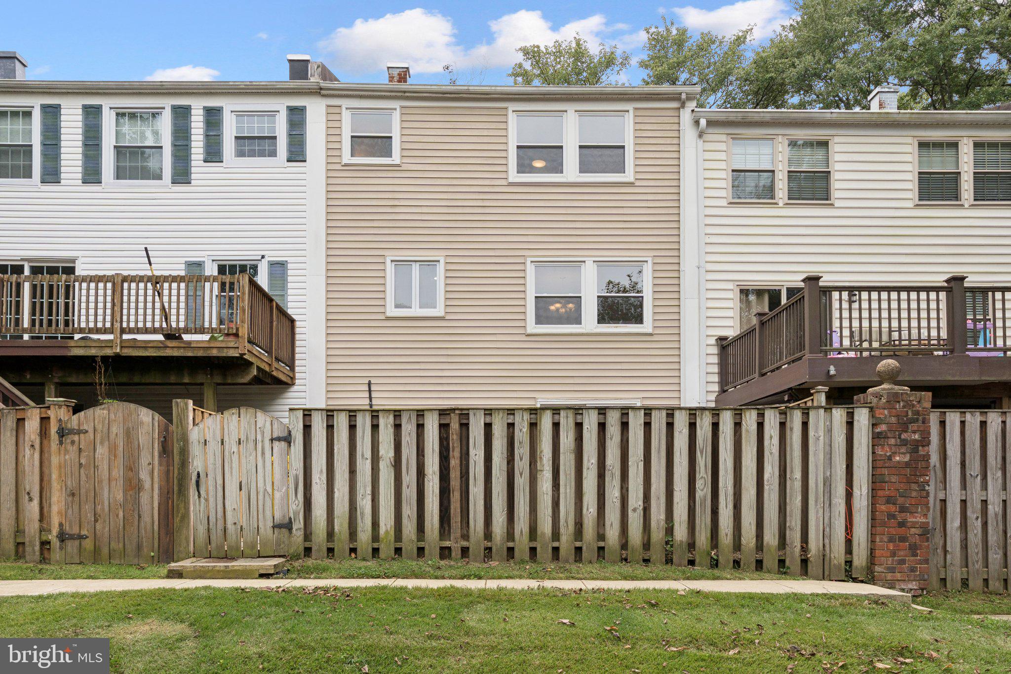 CROFTON TOWNE/PARK - Residential