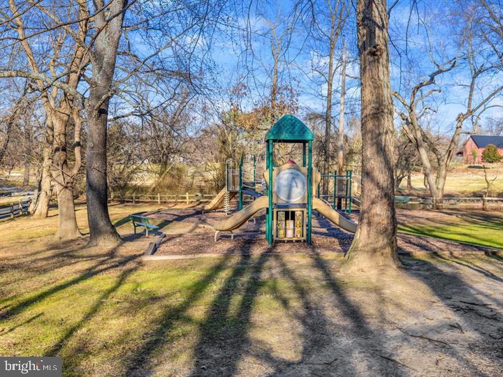 CROFTON TOWNE/PARK - Residential