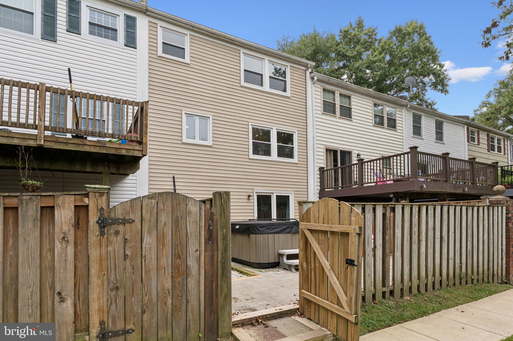 CROFTON TOWNE/PARK - Residential