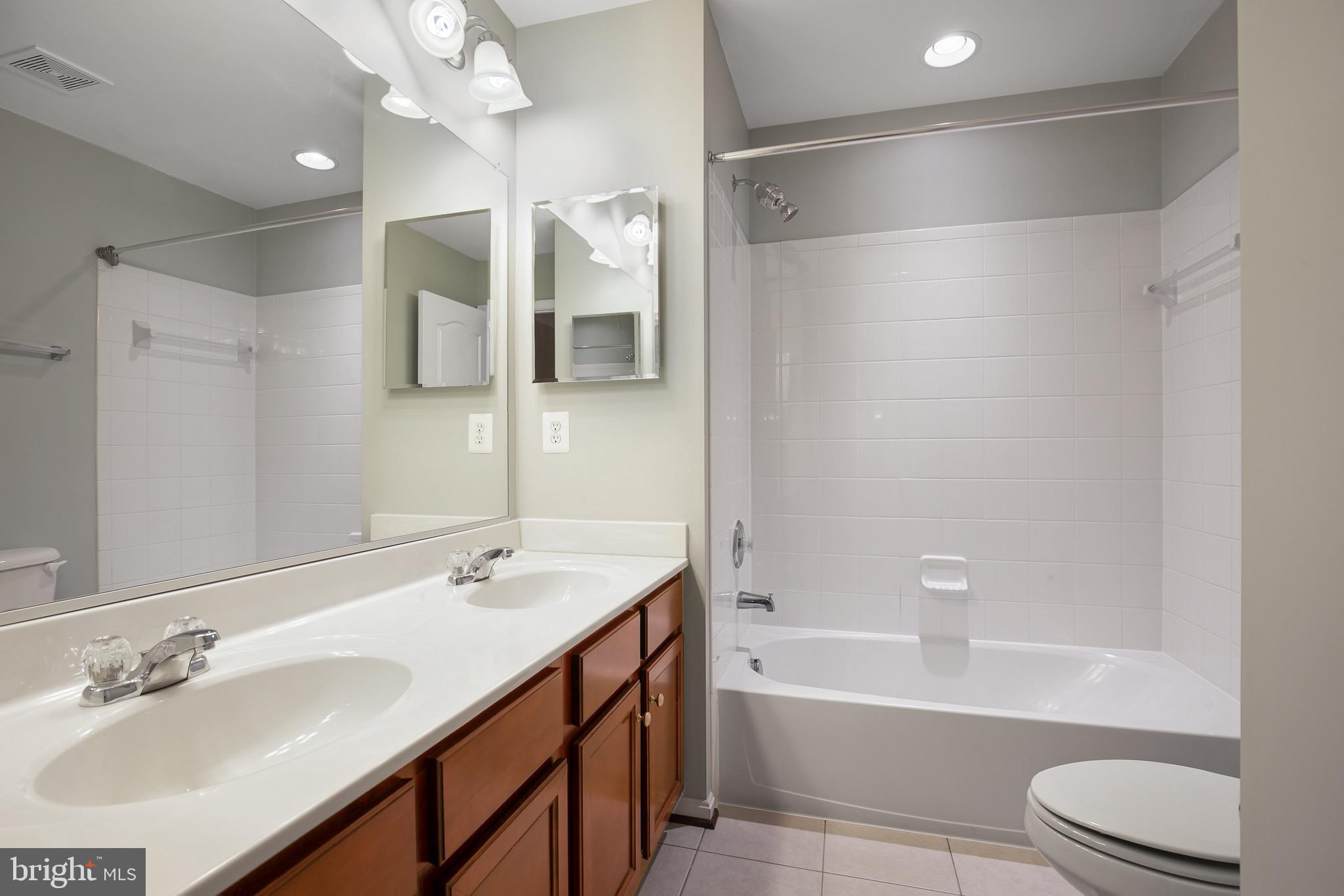 LANSDOWNE TOWN CENTER - Residential Lease