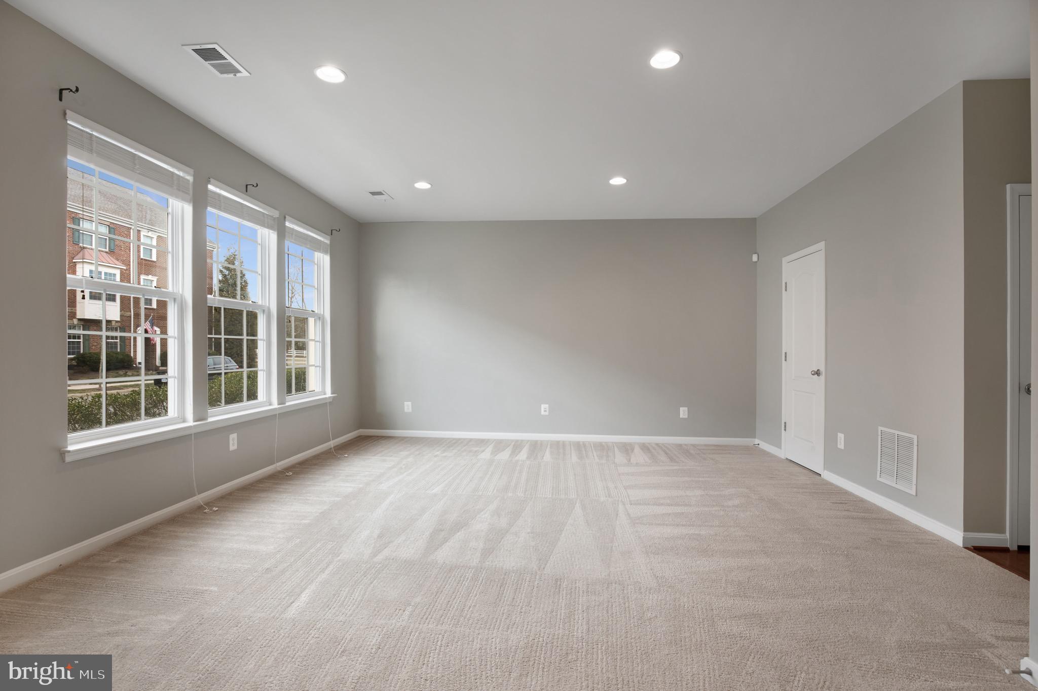 LANSDOWNE TOWN CENTER - Residential Lease