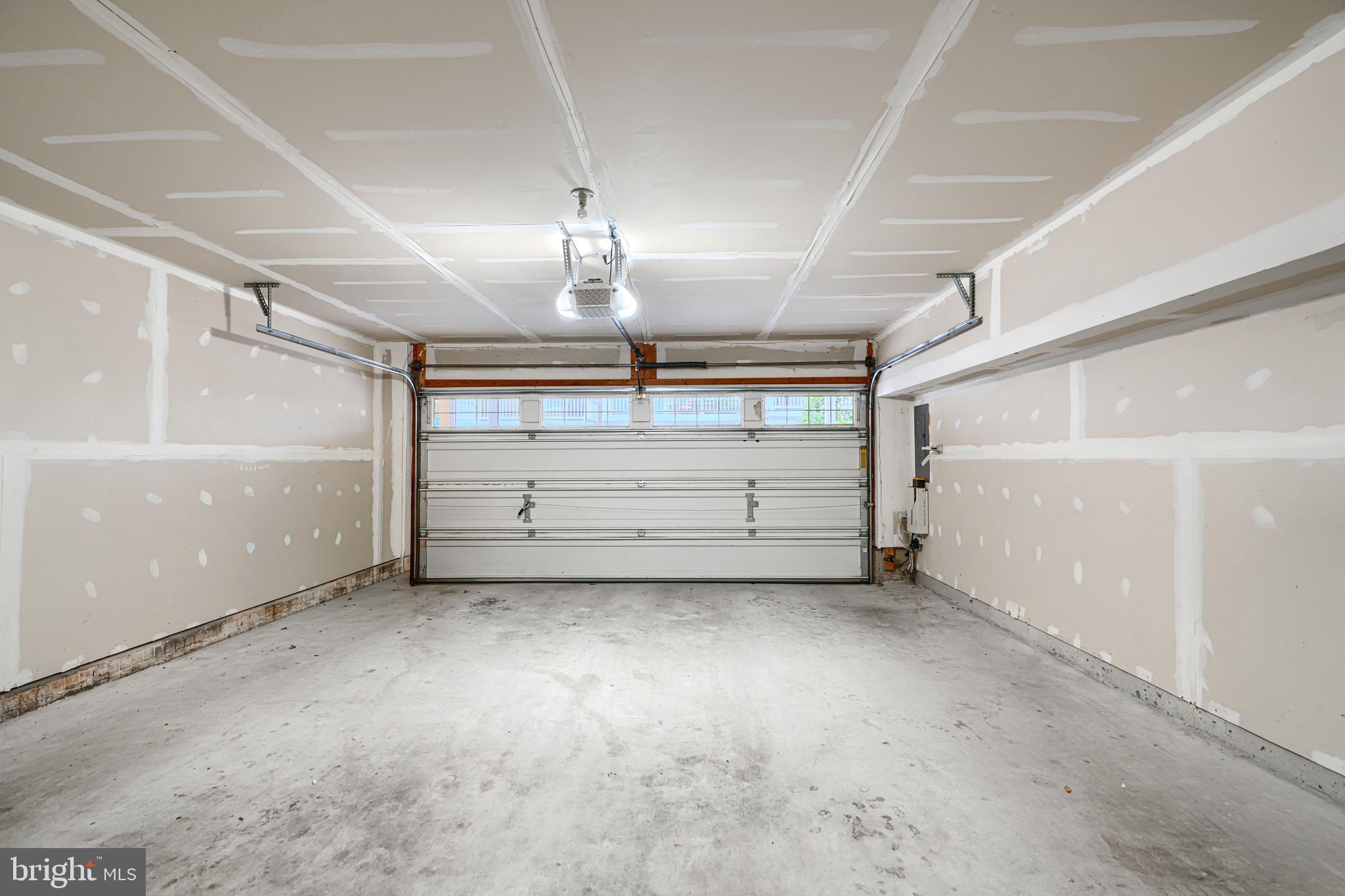 POINTE AT ARUNDEL PRESERVES - Residential