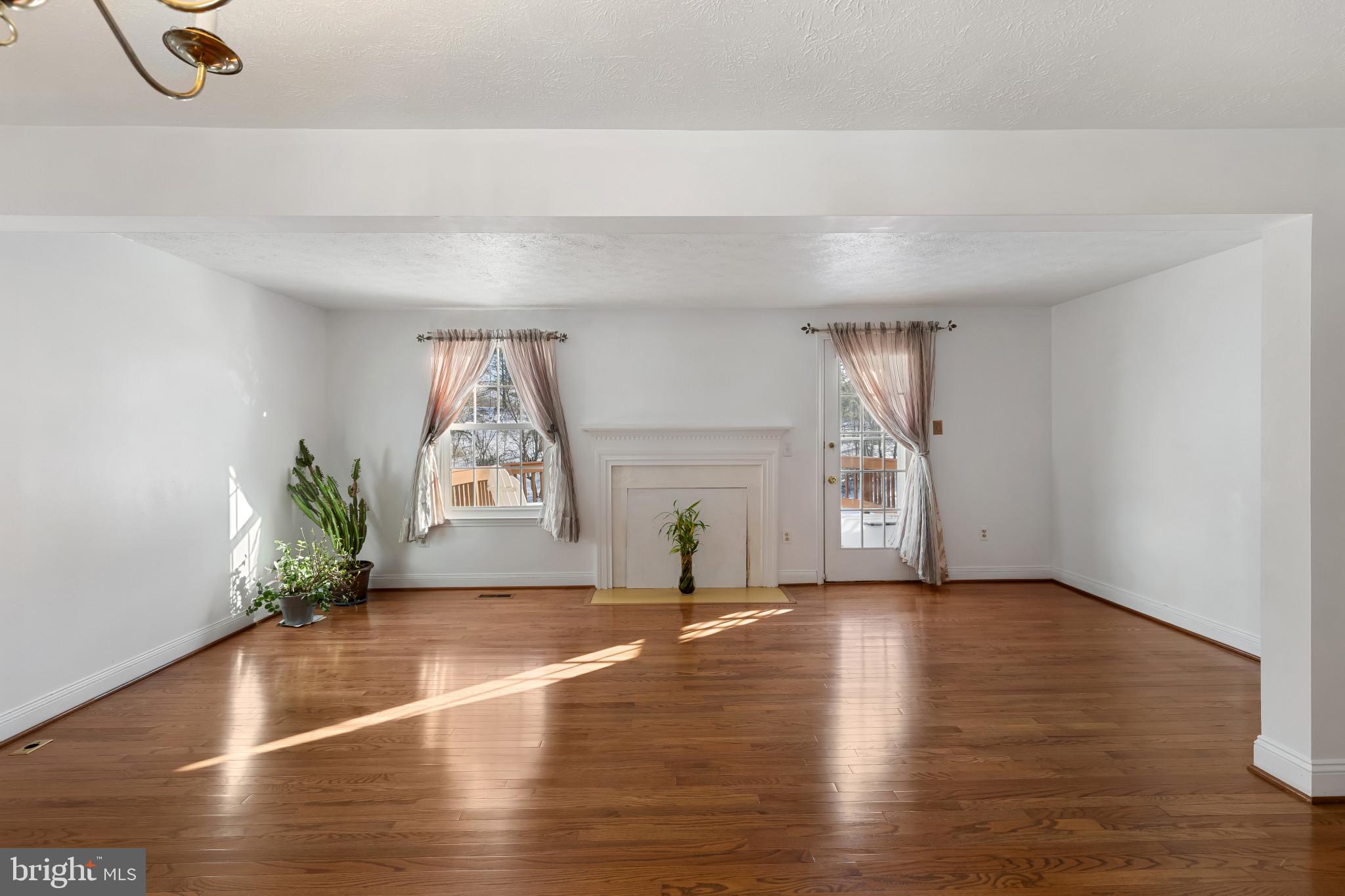 10877 OLDE WOODS WAY