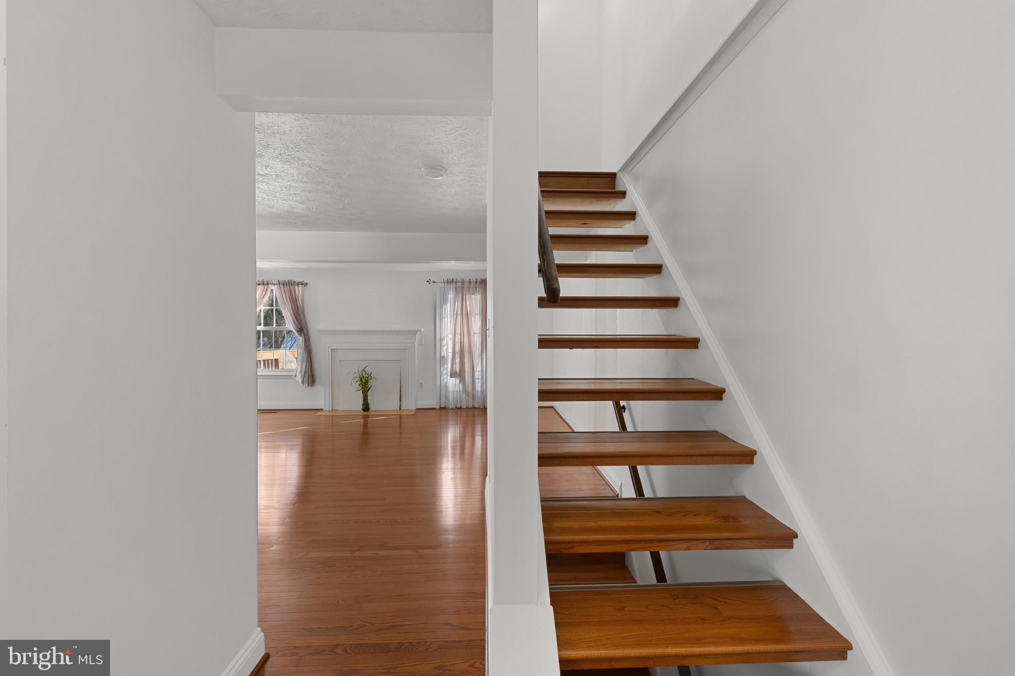 10877 OLDE WOODS WAY