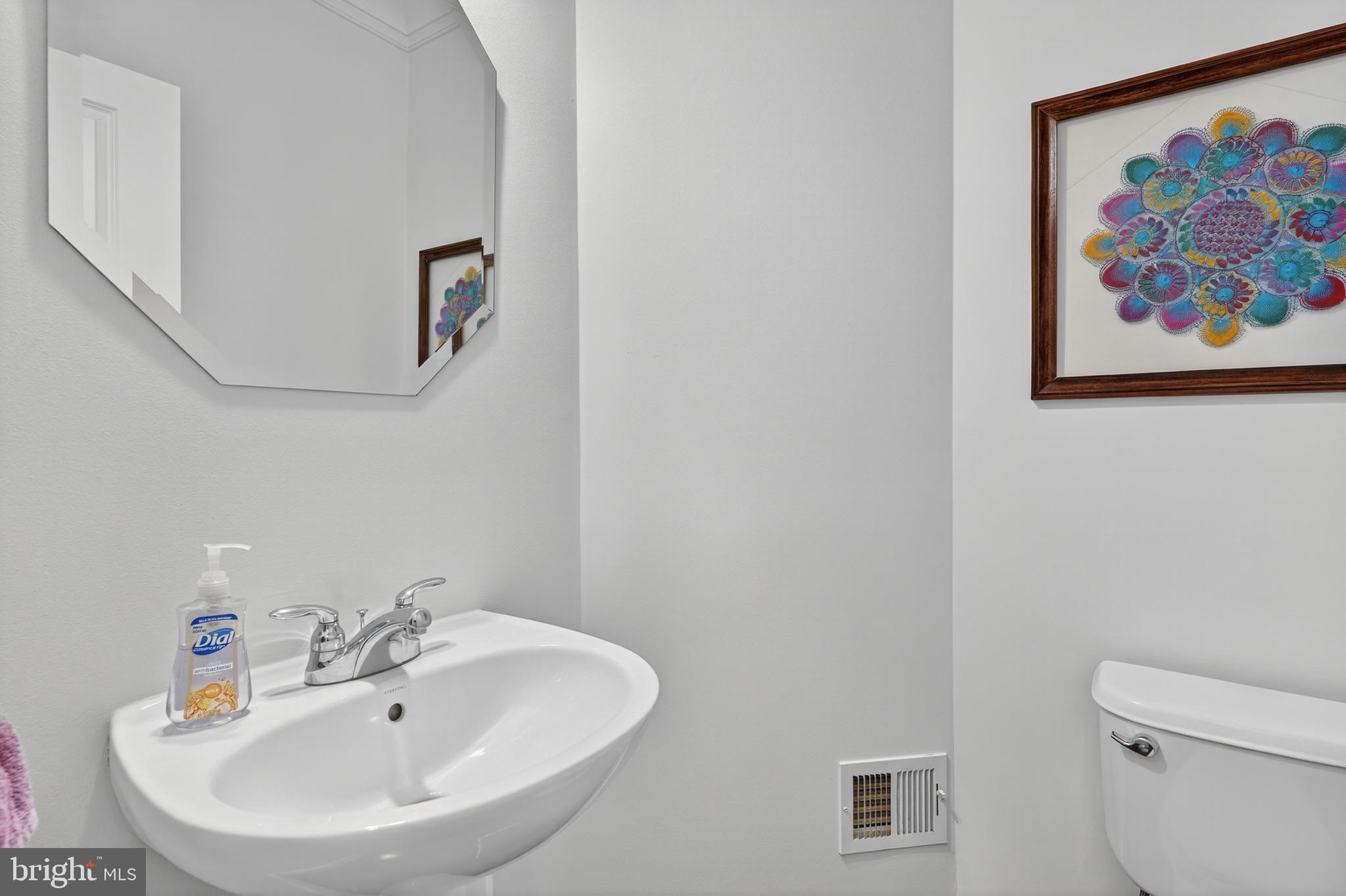 908 MONTGOMERY STREET