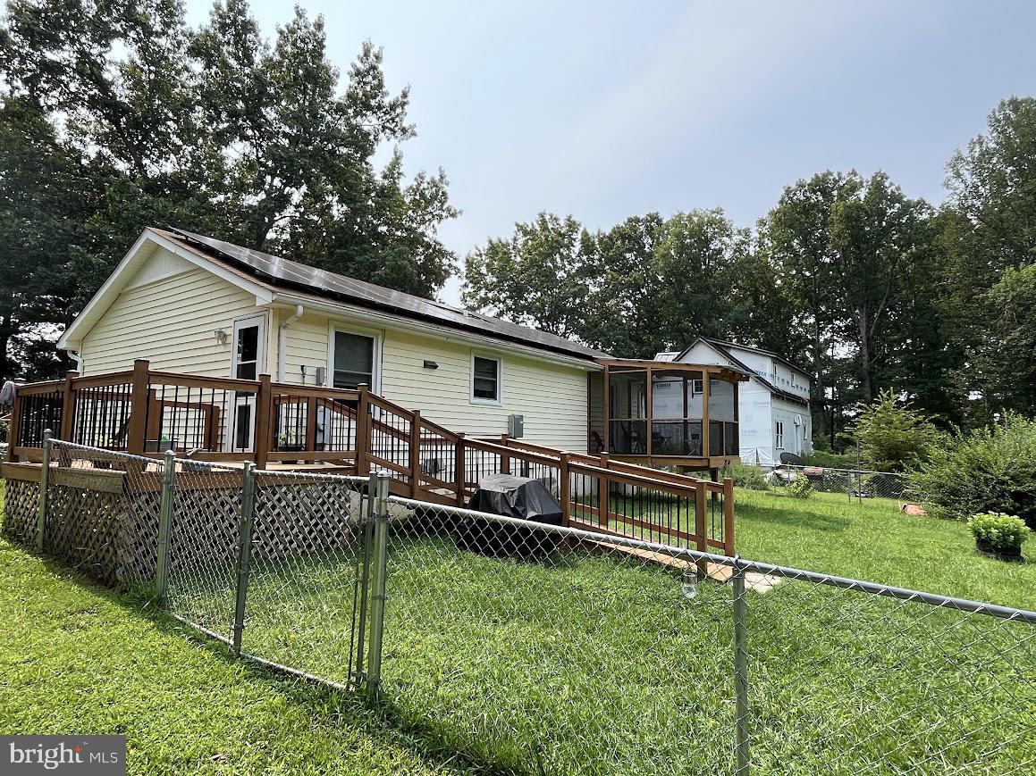 8904 JENNINGS LANE
