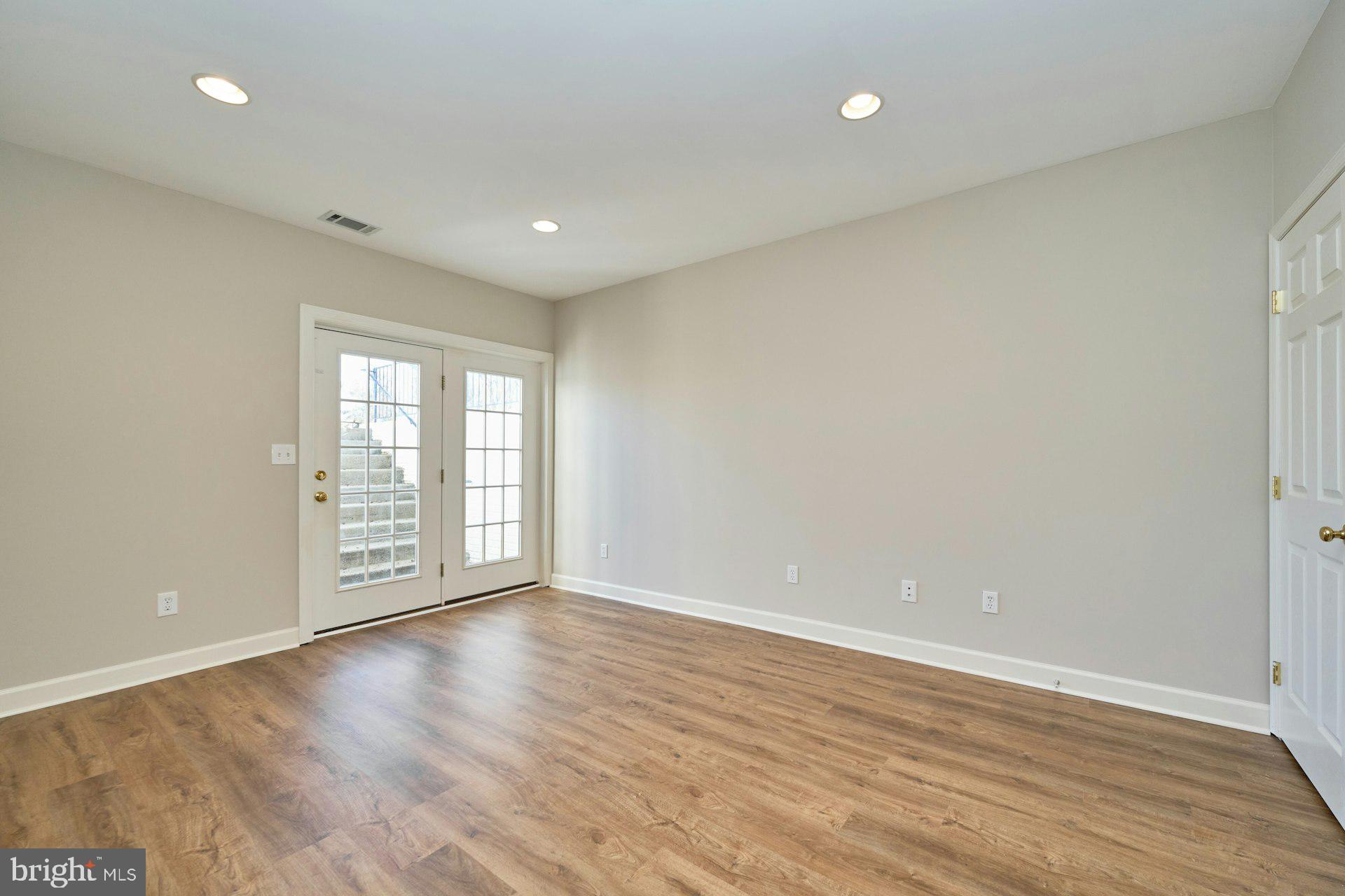 HOLLY RIDGE AT LAWNVALE - Residential