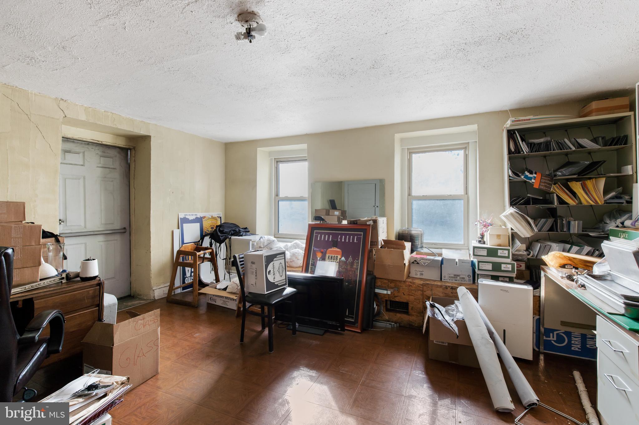 LANCASTER - Commercial Sale