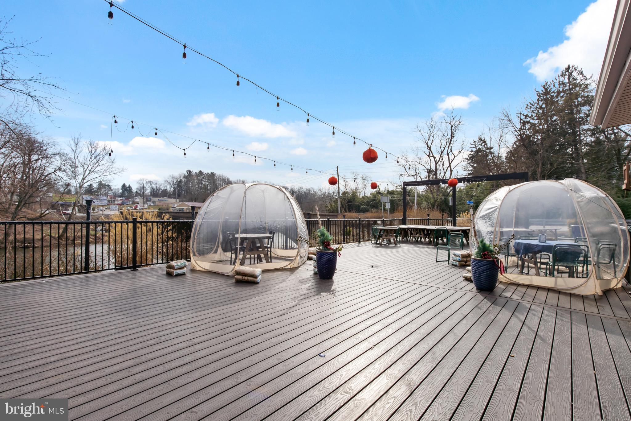 LANCASTER - Commercial Sale