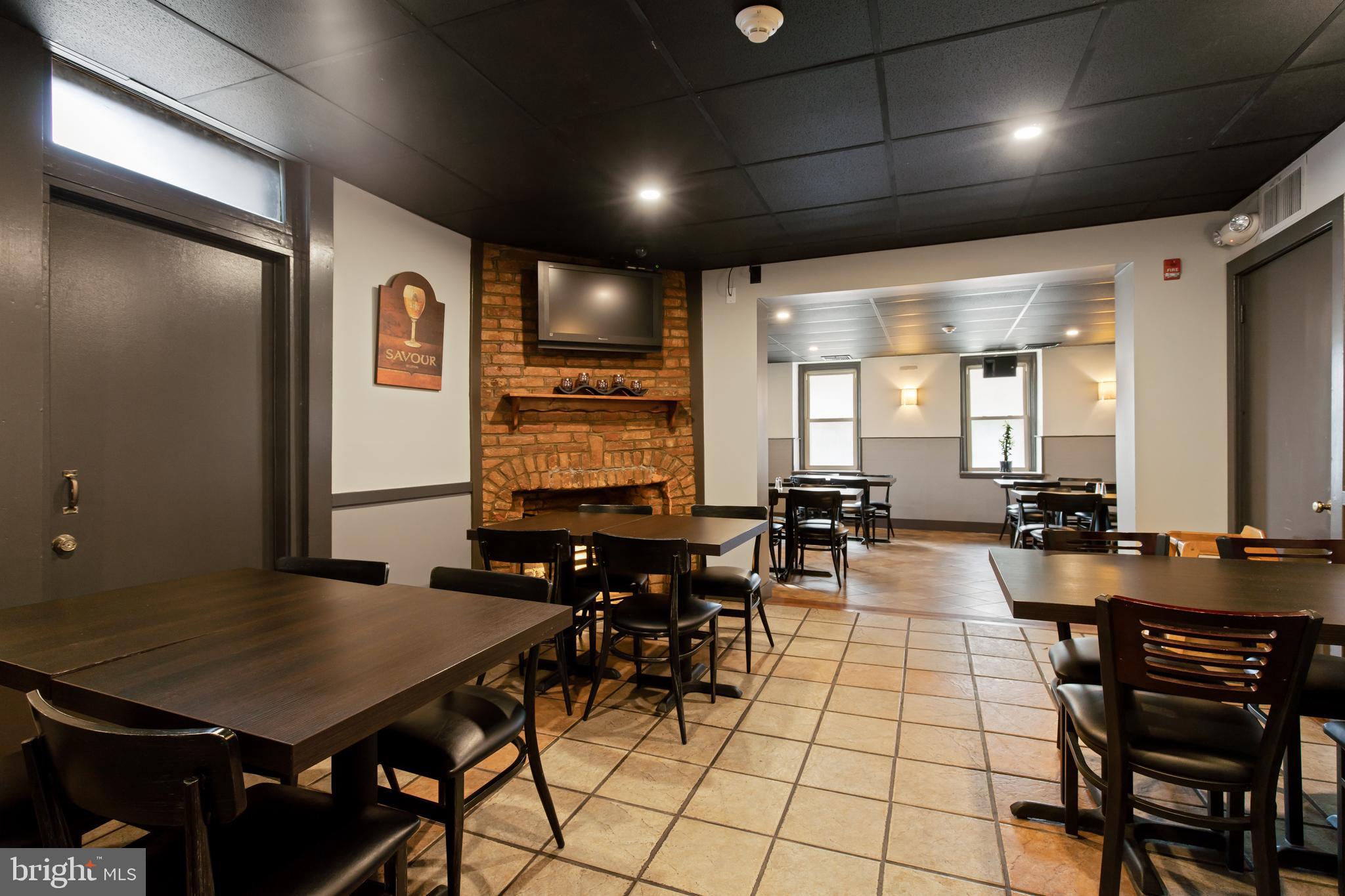 LANCASTER - Commercial Sale