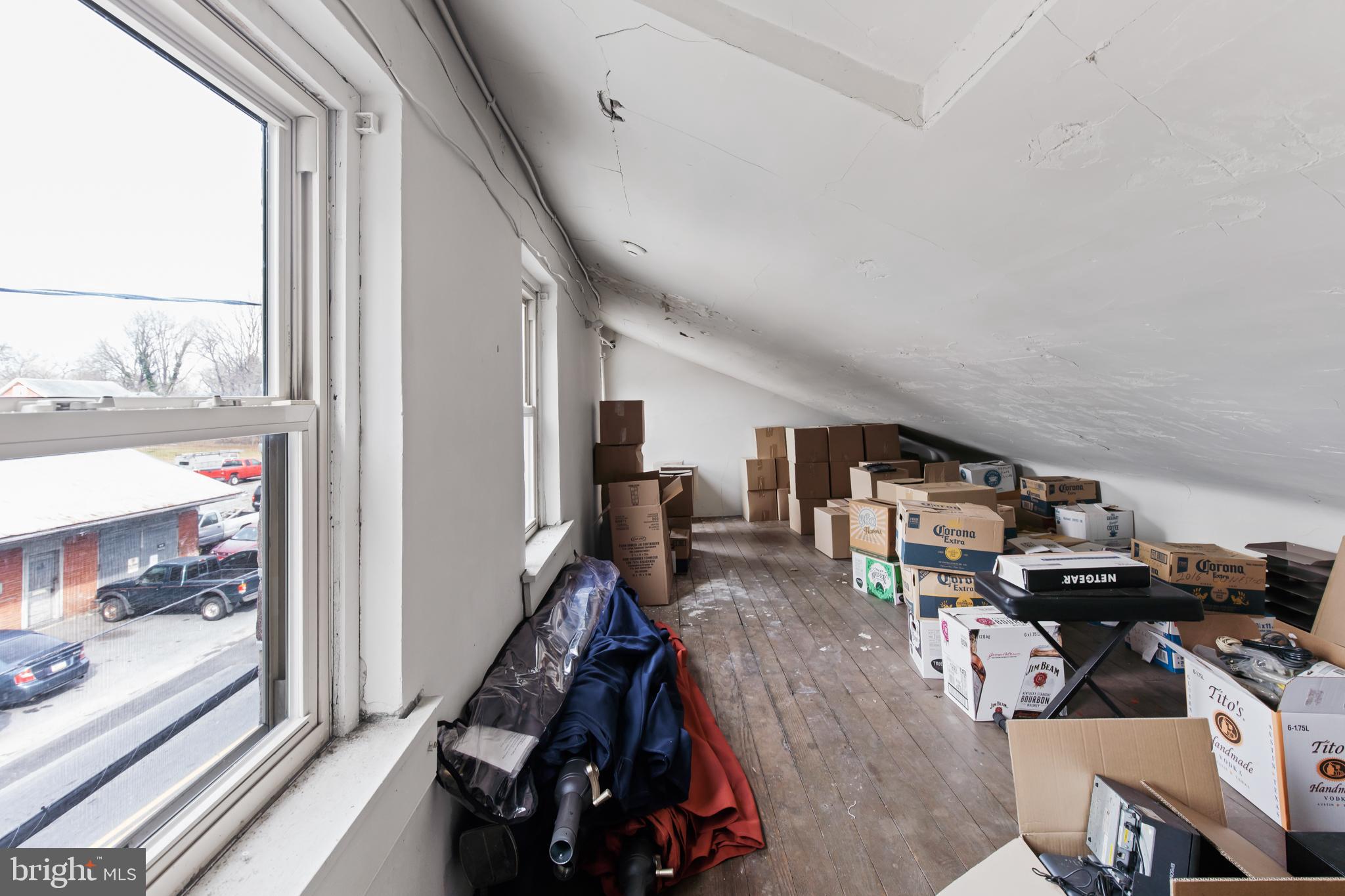 LANCASTER - Commercial Sale