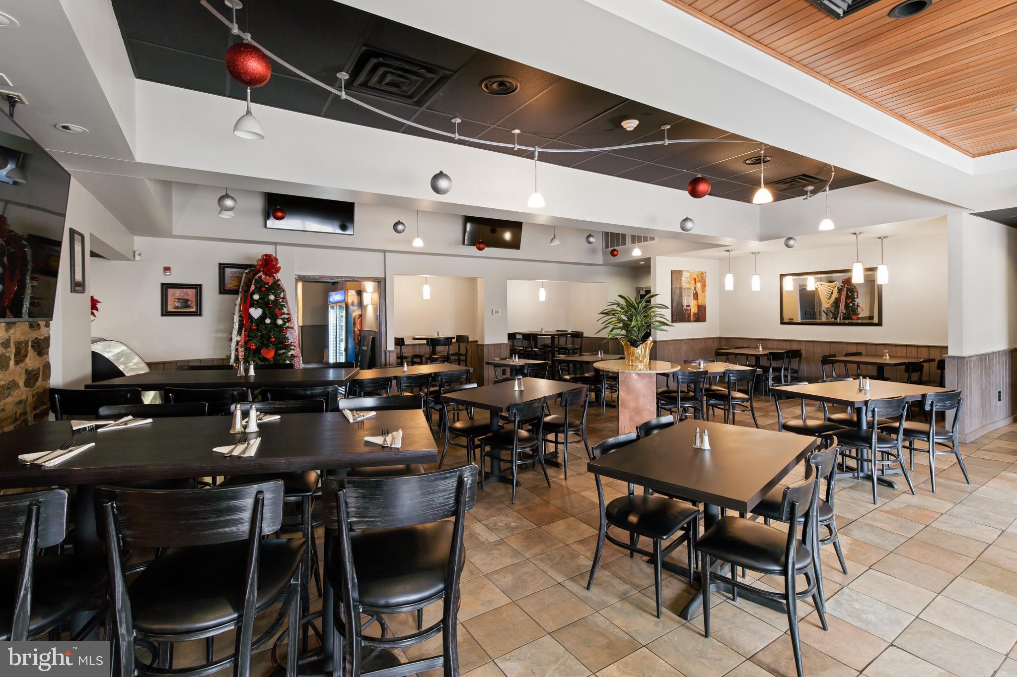 LANCASTER - Commercial Sale