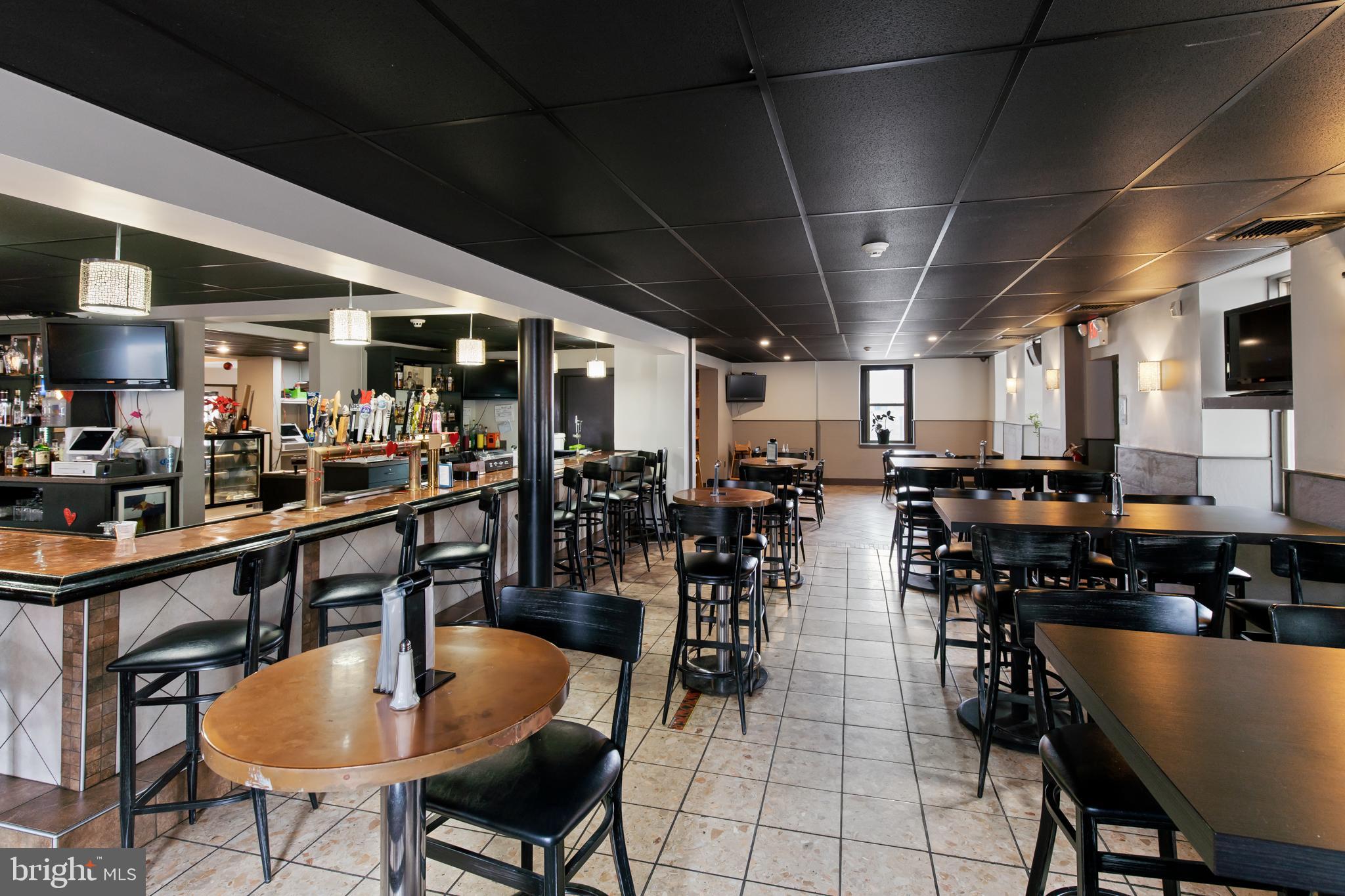 LANCASTER - Commercial Sale