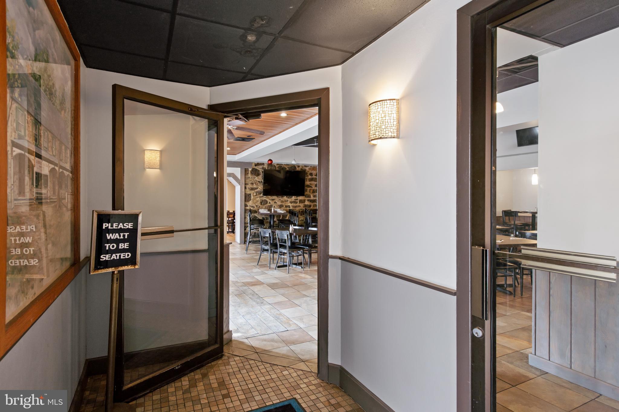 LANCASTER - Commercial Sale