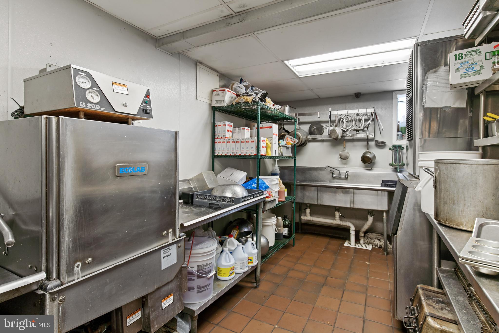 LANCASTER - Commercial Sale