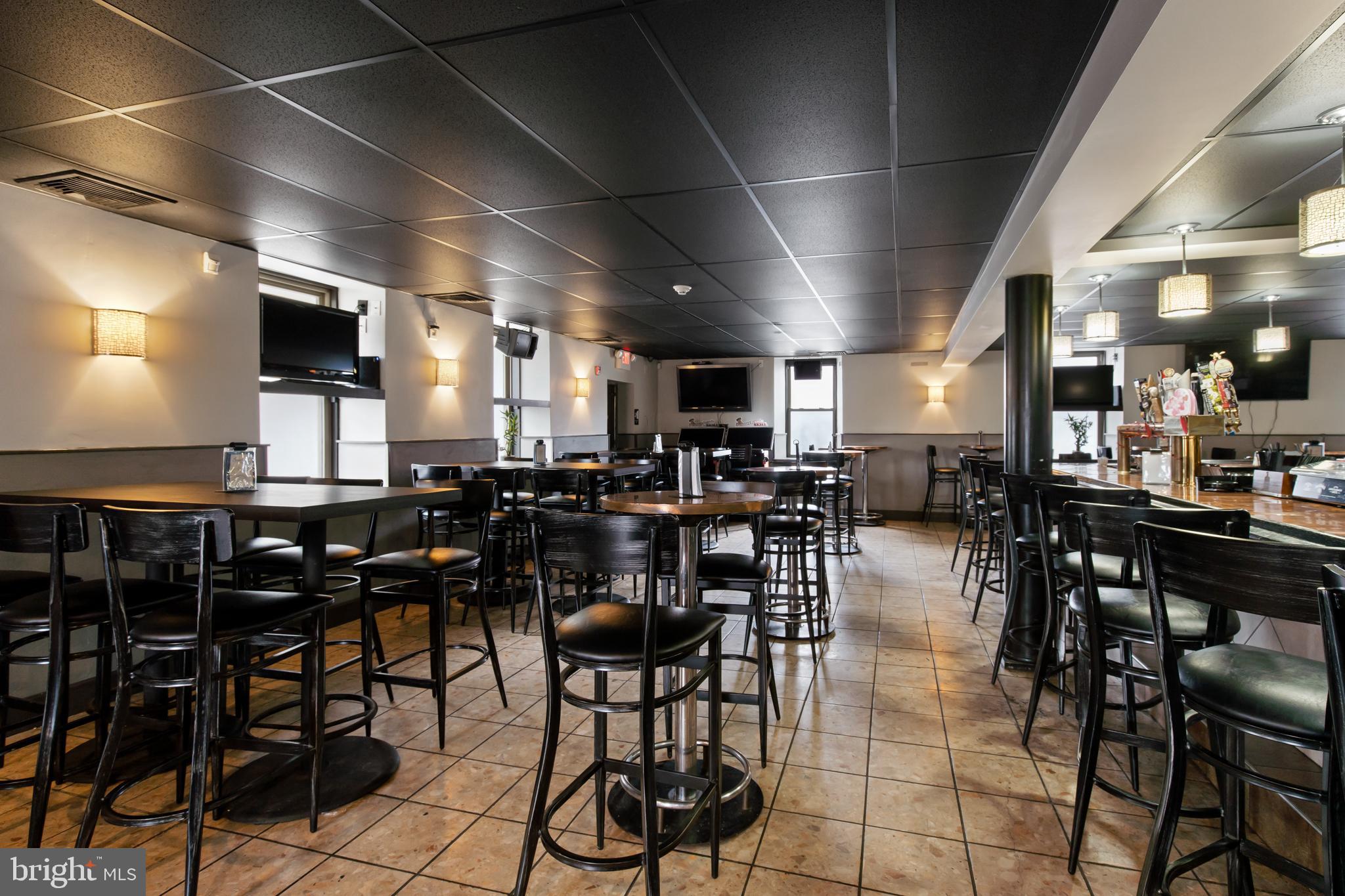 LANCASTER - Commercial Sale