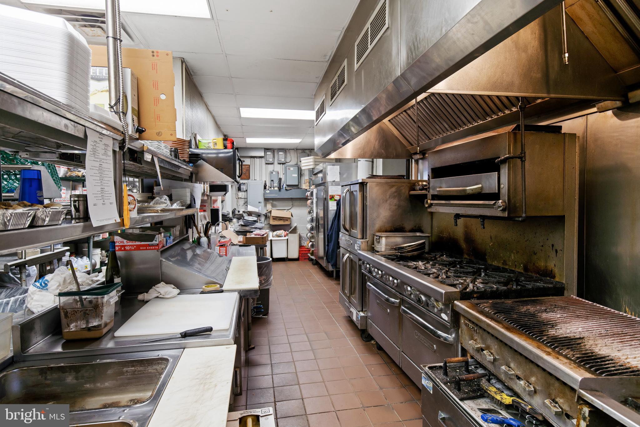 LANCASTER - Commercial Sale