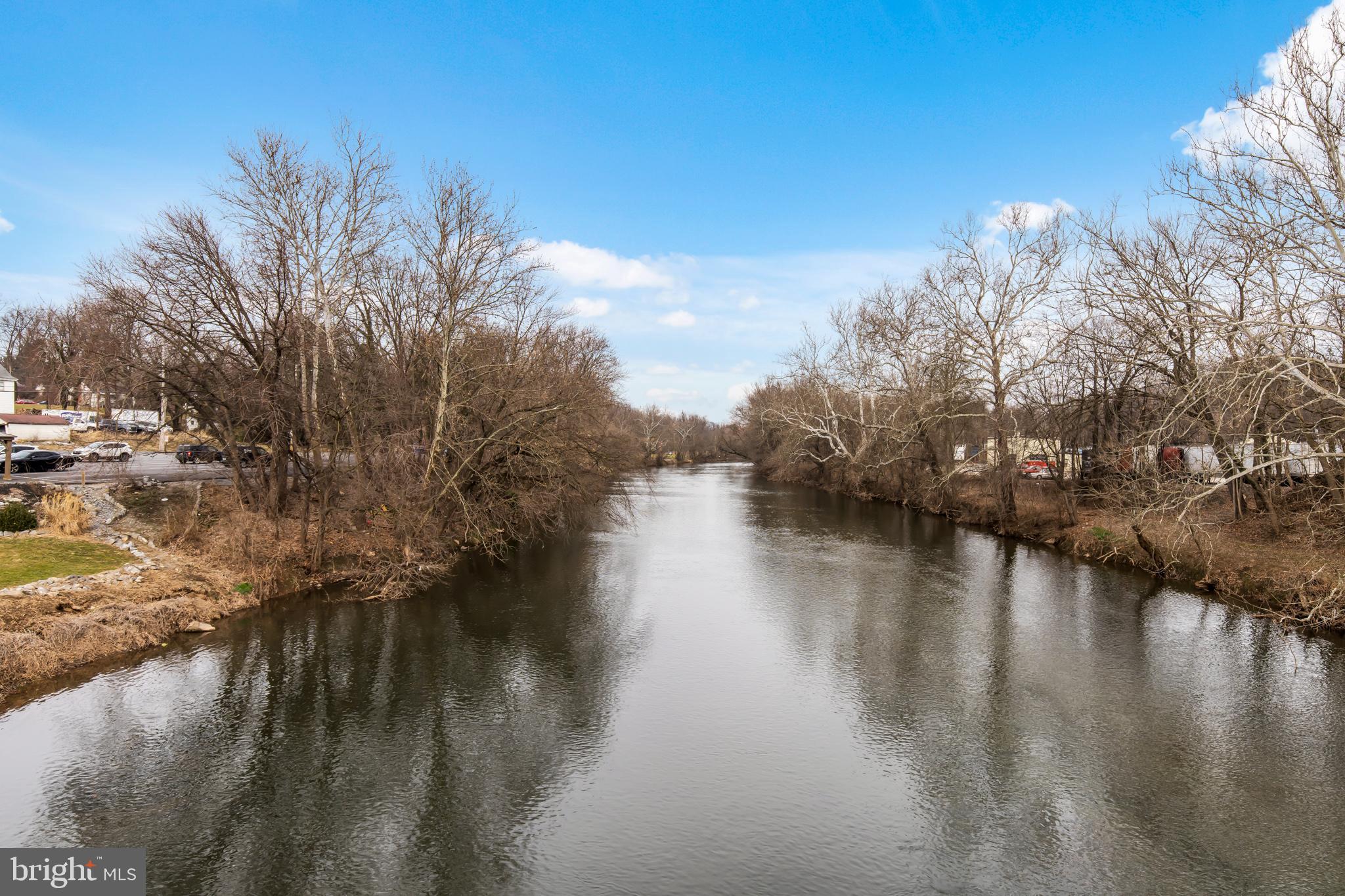 LANCASTER - Commercial Sale