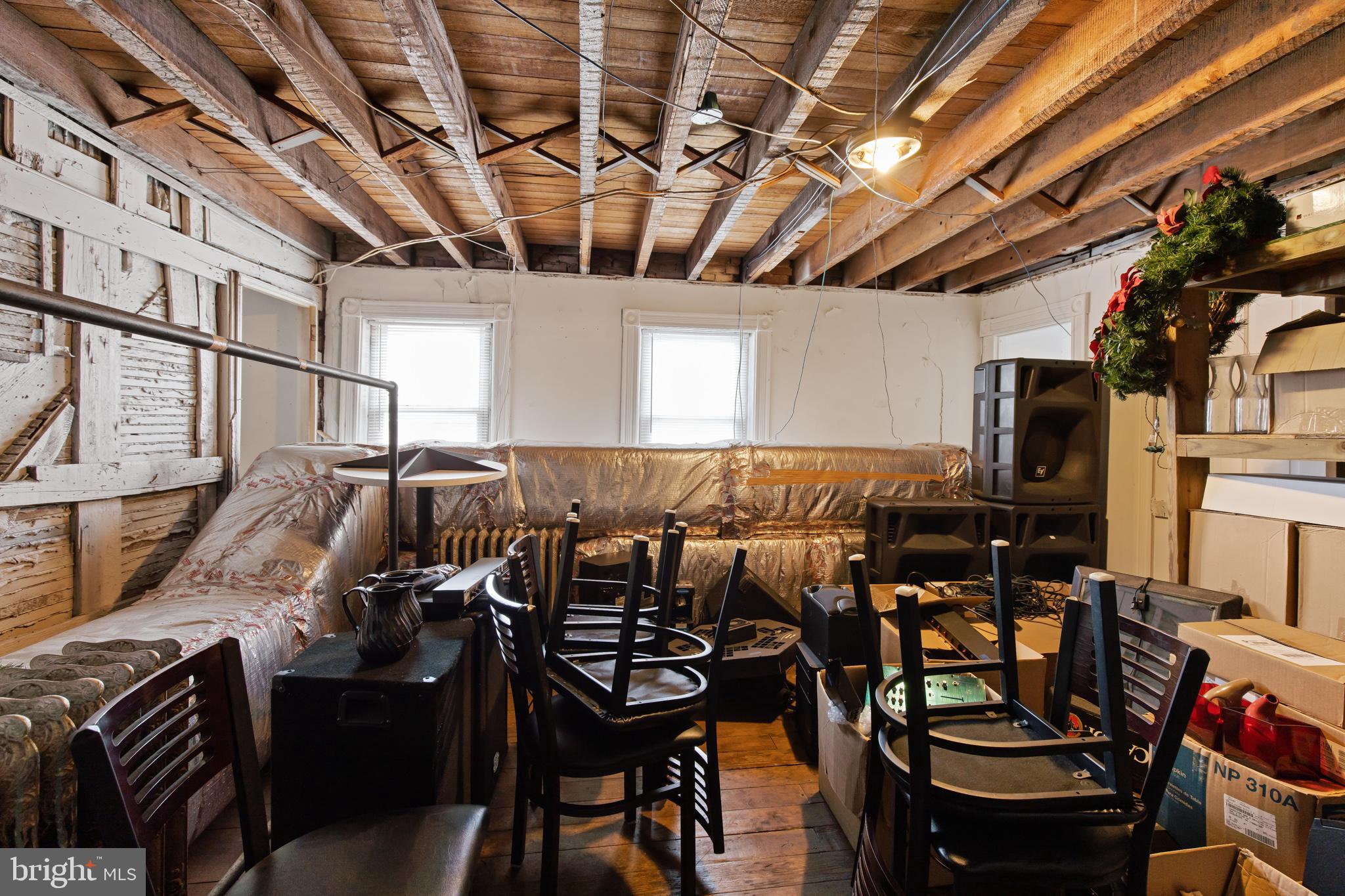 LANCASTER - Commercial Sale