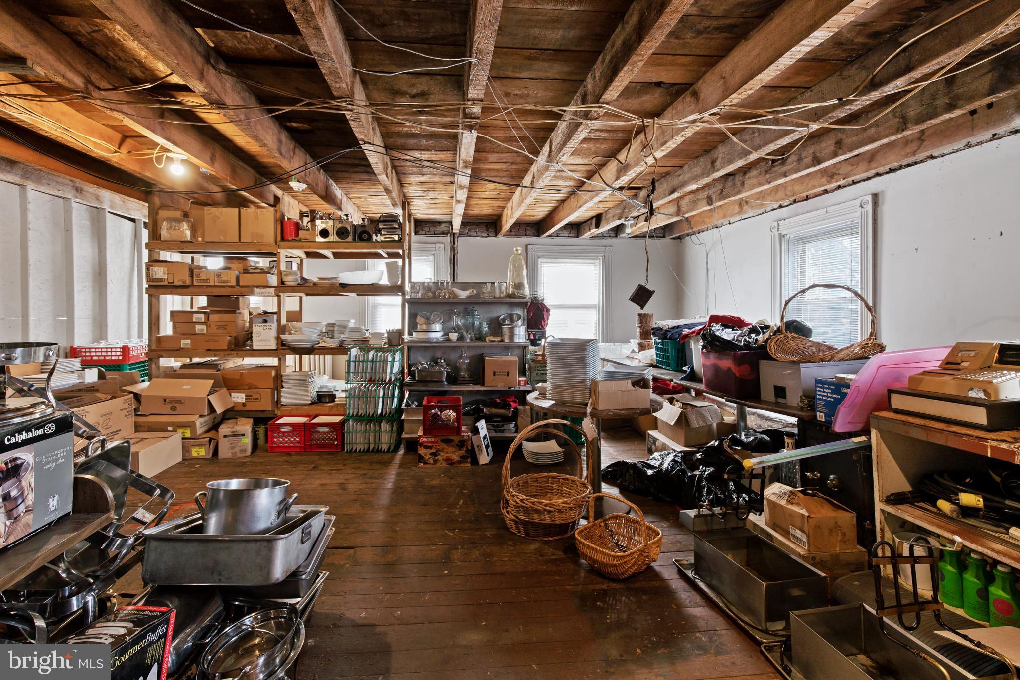 LANCASTER - Commercial Sale