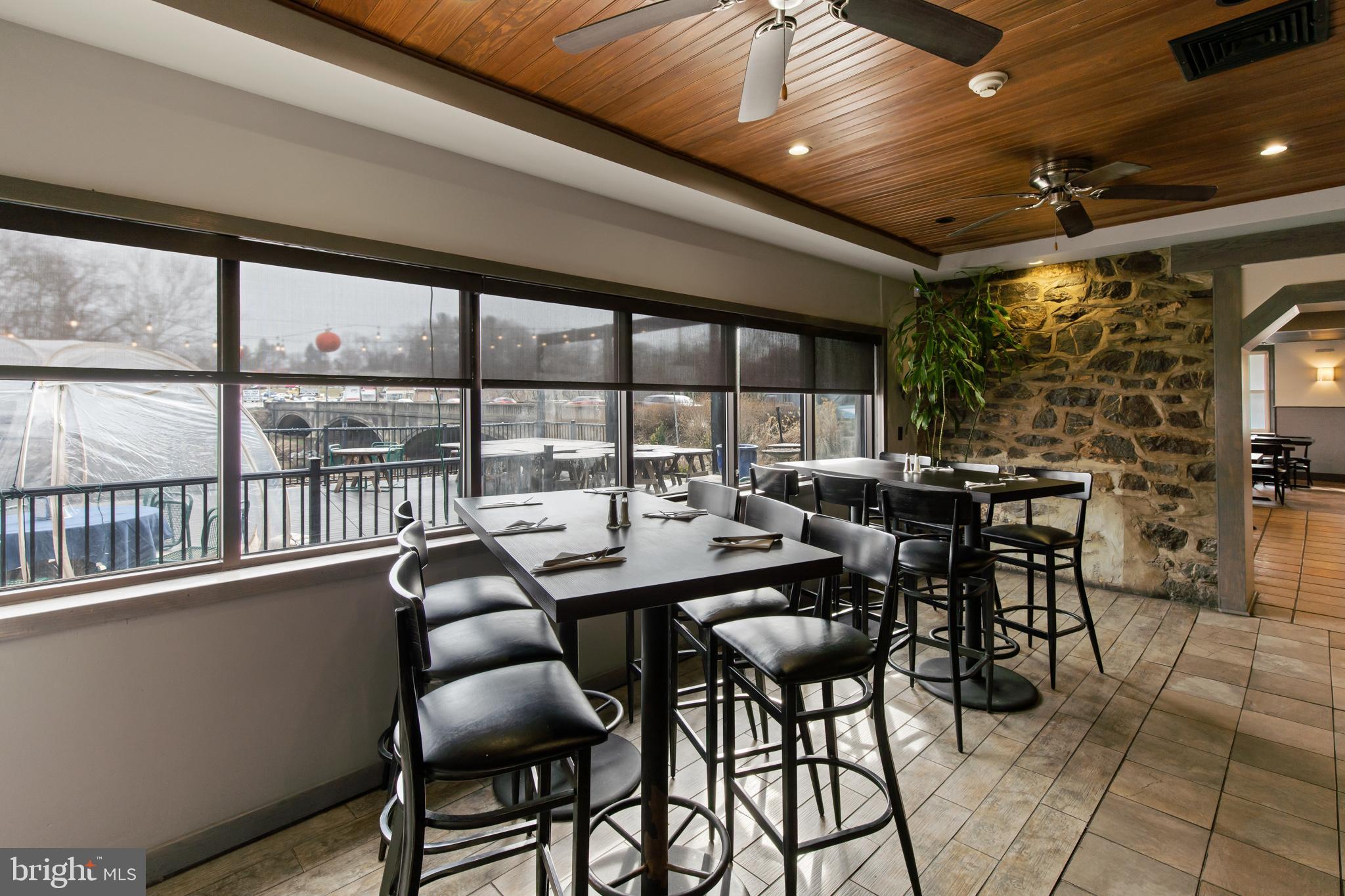 LANCASTER - Commercial Sale