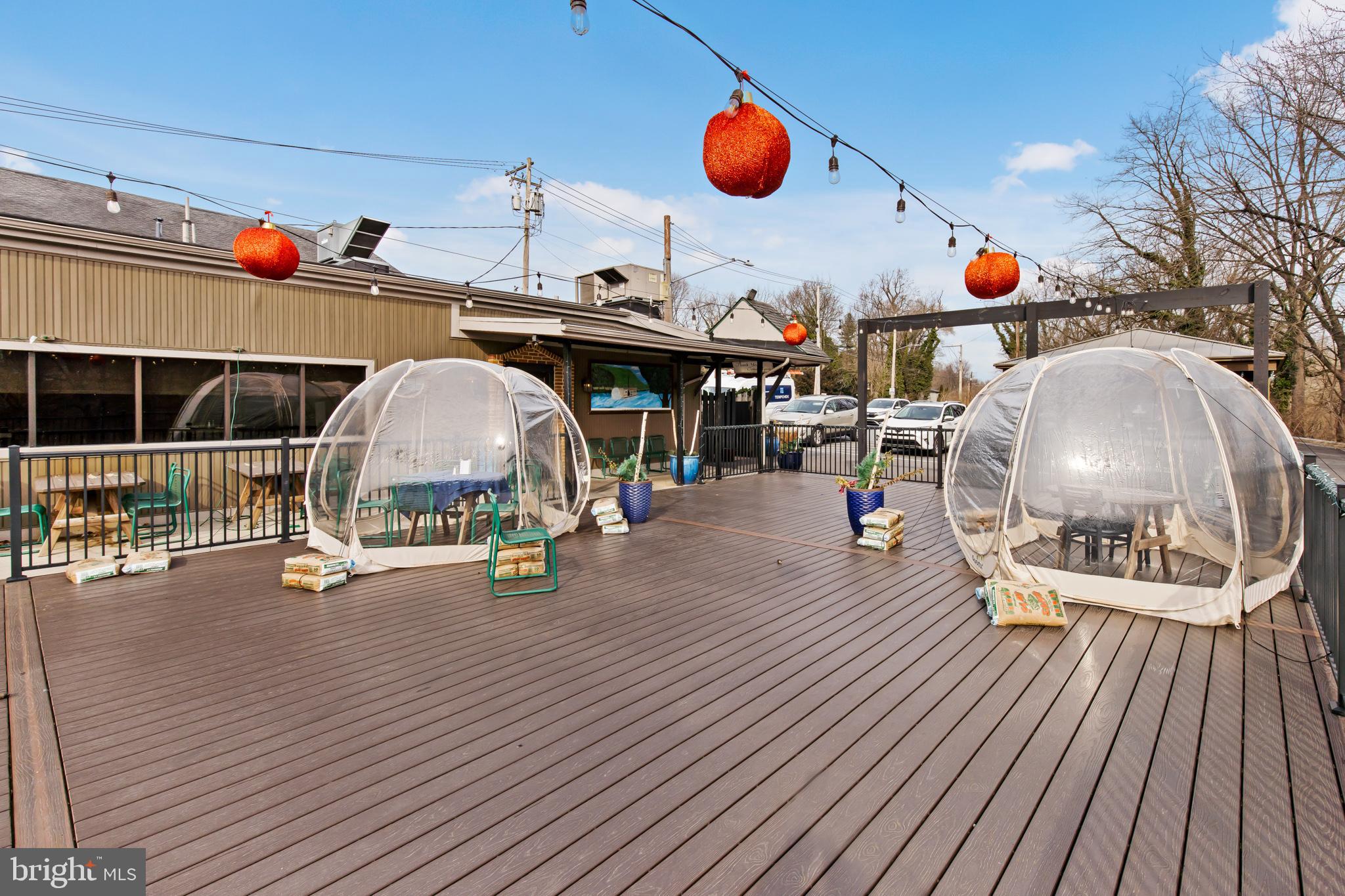 LANCASTER - Commercial Sale