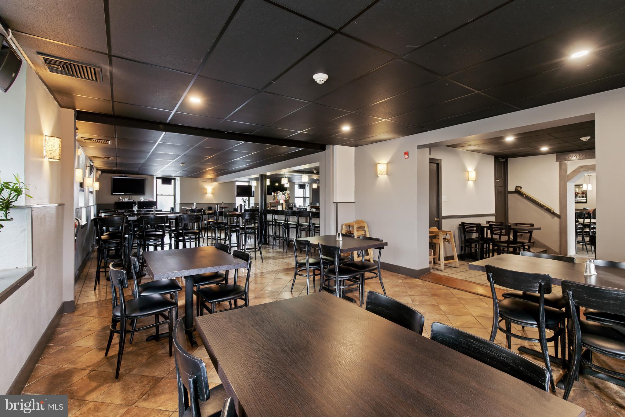 LANCASTER - Commercial Sale