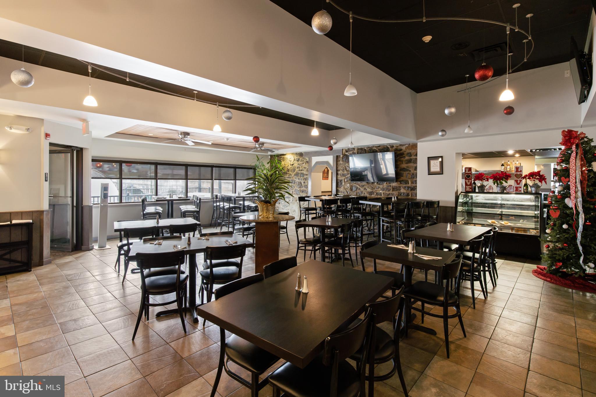 LANCASTER - Commercial Sale