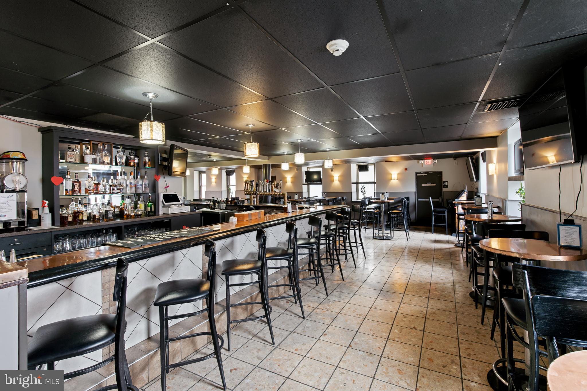 LANCASTER - Commercial Sale