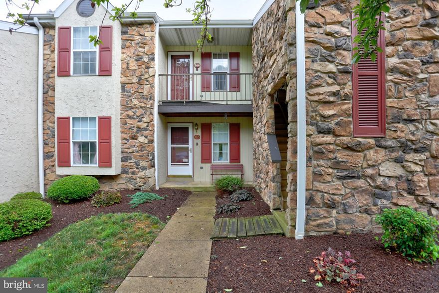 Situated in conveniently located Oak Knoll,  this spacious home offers an enclosed balcony with garden views, large master bedroom, in-unit laundry, loft area for possible 3rd bedroom. Was tenant occupied, priced accordingly to allow simple upgrades to give you instant equity.
