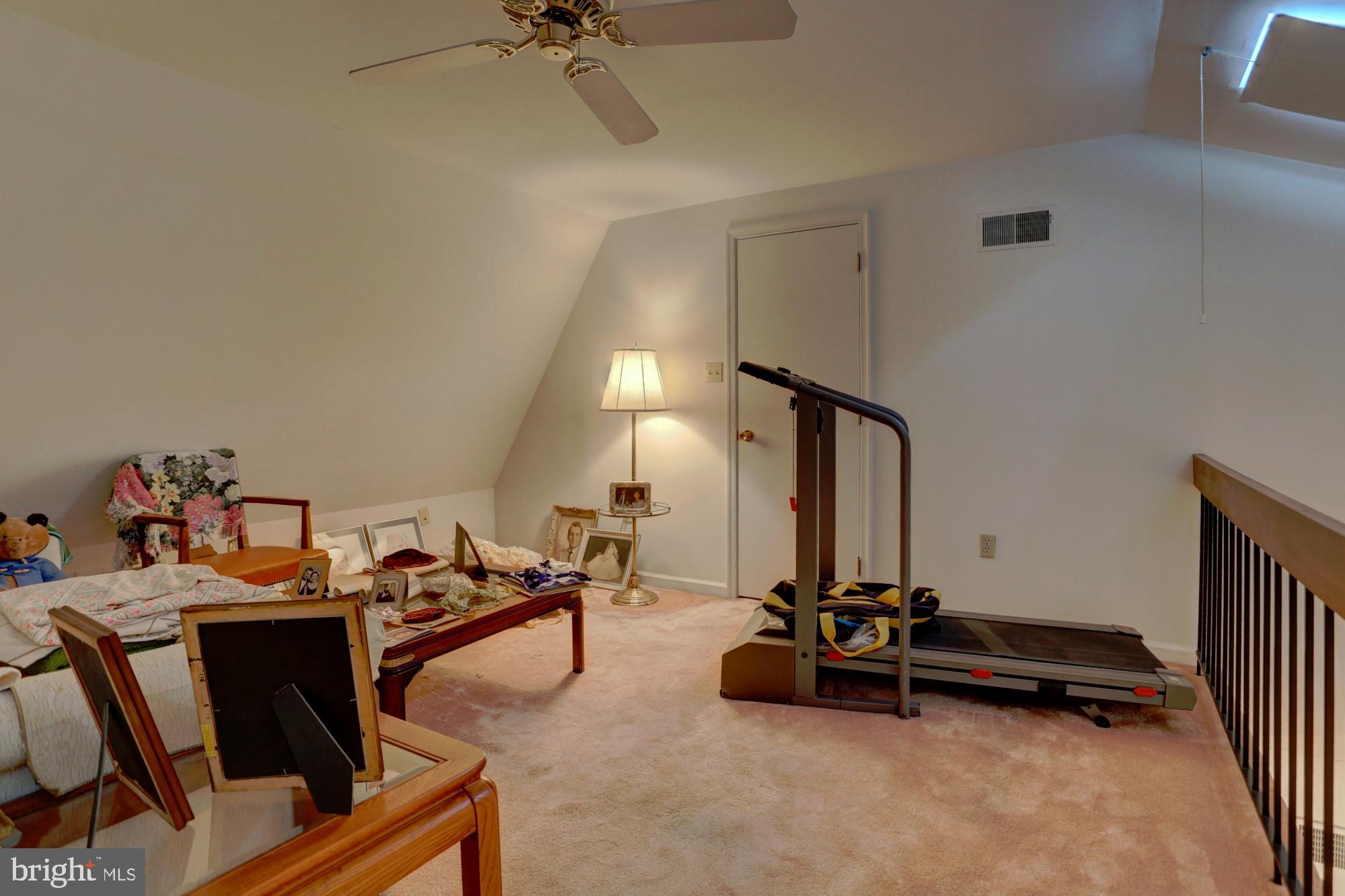 OAK KNOLL - Residential