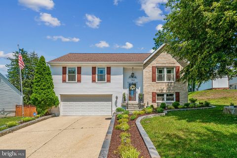 Photo of 7610 Bentree Road, FORT WASHINGTON, MD 20744 (MLS # MDPG2207348)