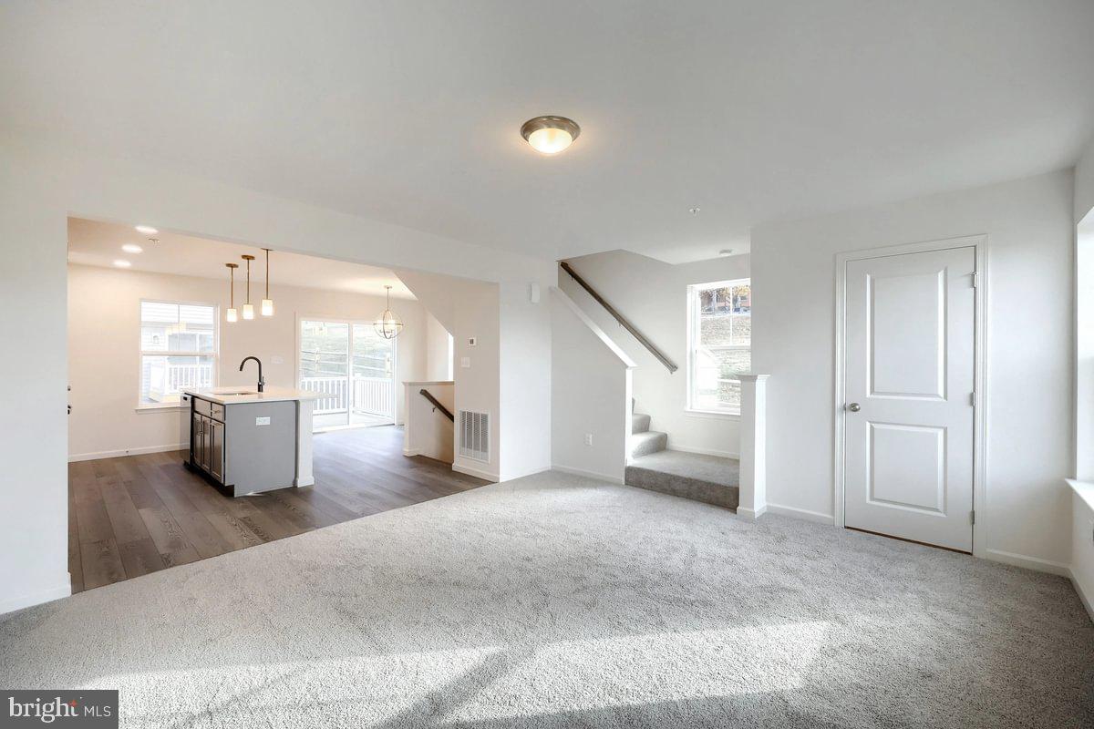 FAIRVIEW SQUARE - Residential