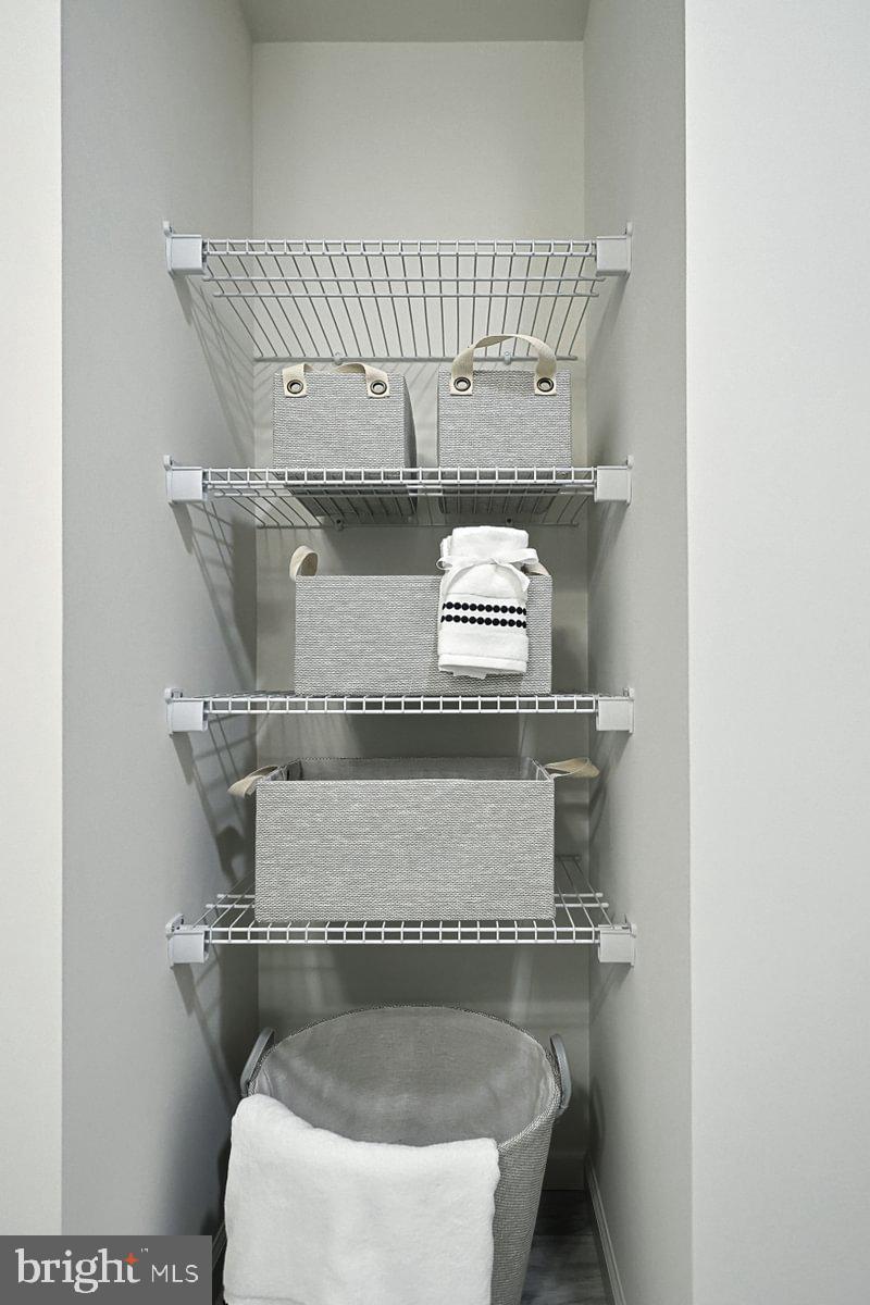 FAIRVIEW SQUARE - Residential