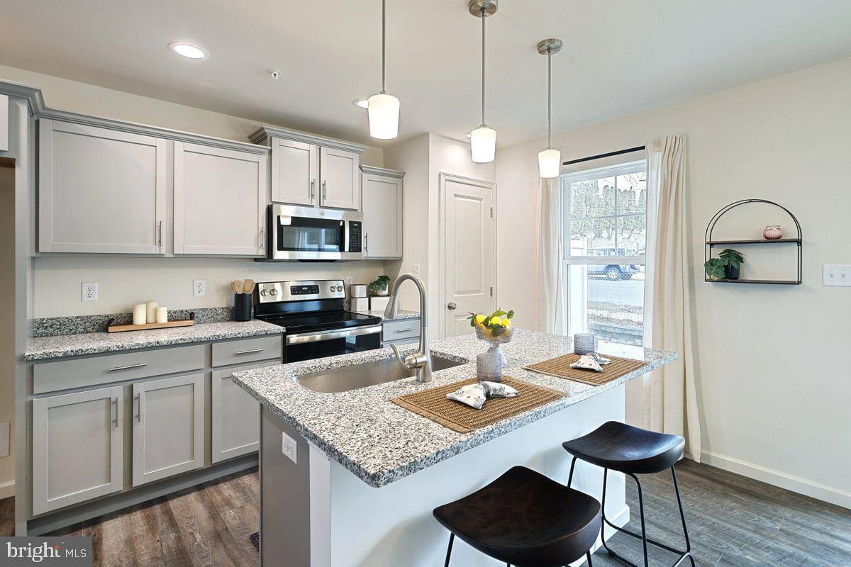 FAIRVIEW SQUARE - Residential