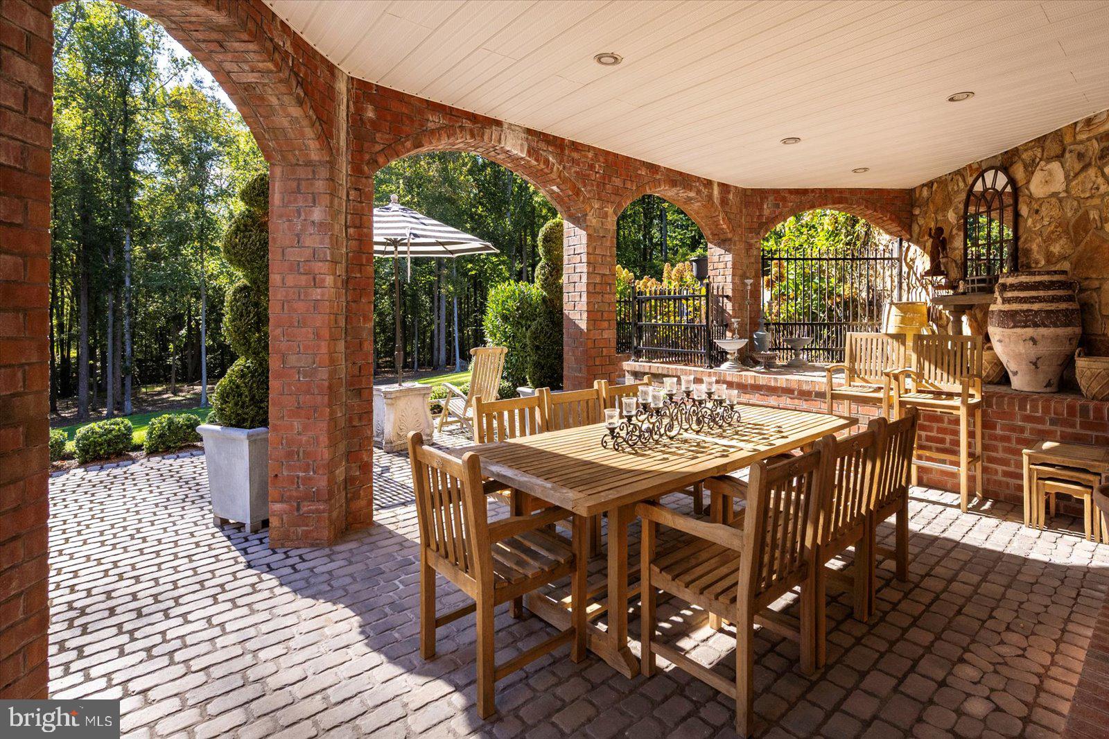 SOUTH RIVER COLONY - Residential