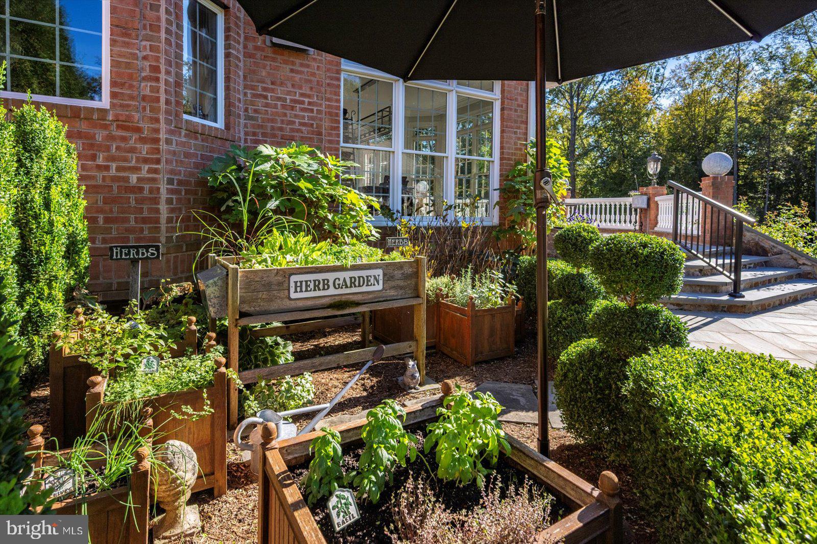 SOUTH RIVER COLONY - Residential